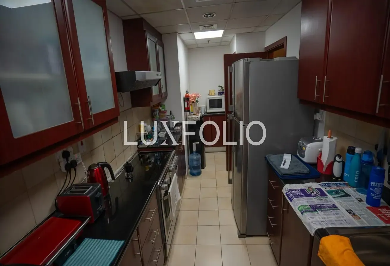 Well-Maintained Unfurnished Apartment on Mid Floor – Family Ideal