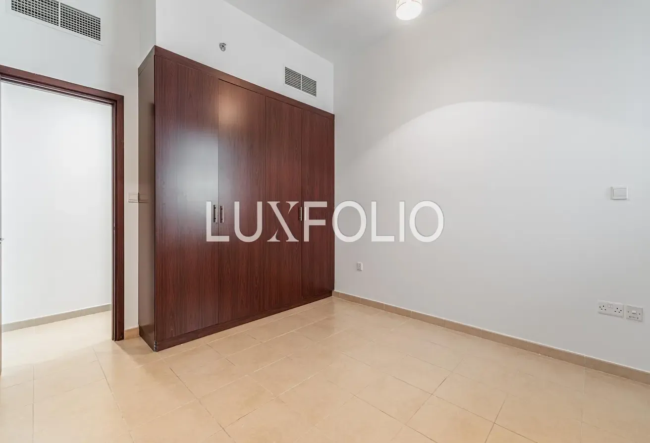 Well-Maintained Unfurnished Apartment on Mid Floor – Family Ideal