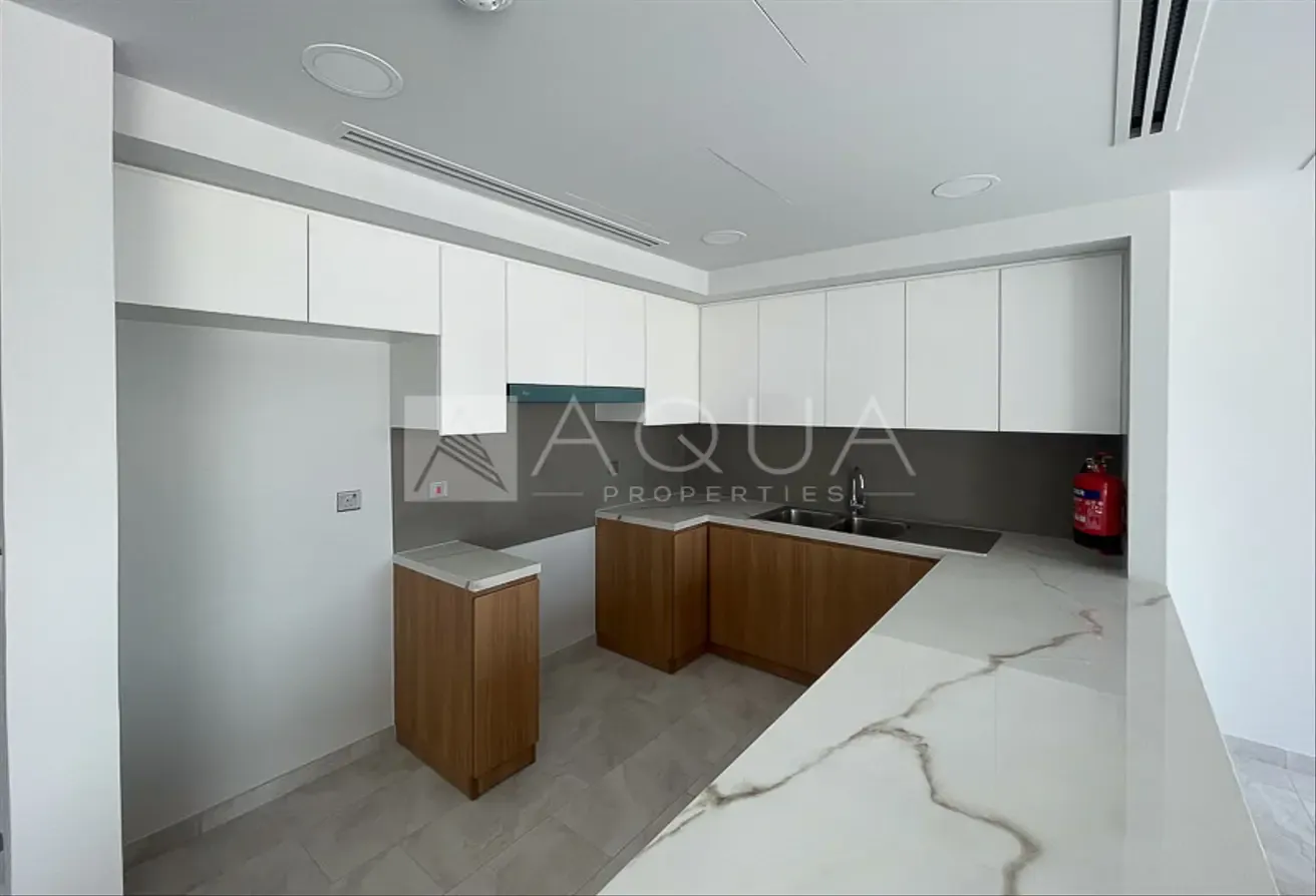 PERFECT FAMILY HOME| CLOSE TO POOL & PARK