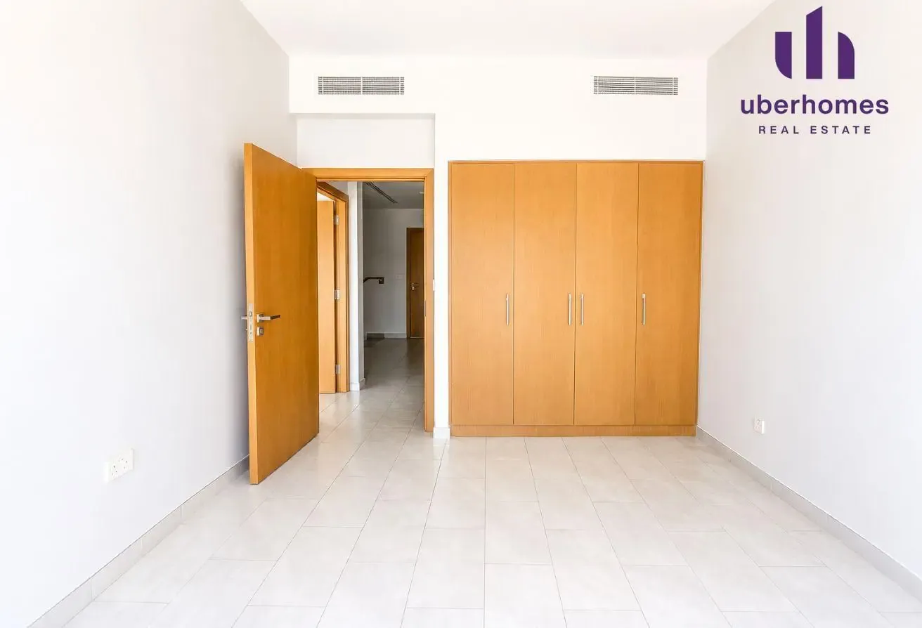 Single Row | Corner Unit | Vacant