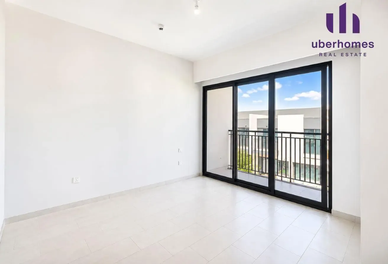Single Row | Corner Unit | Vacant
