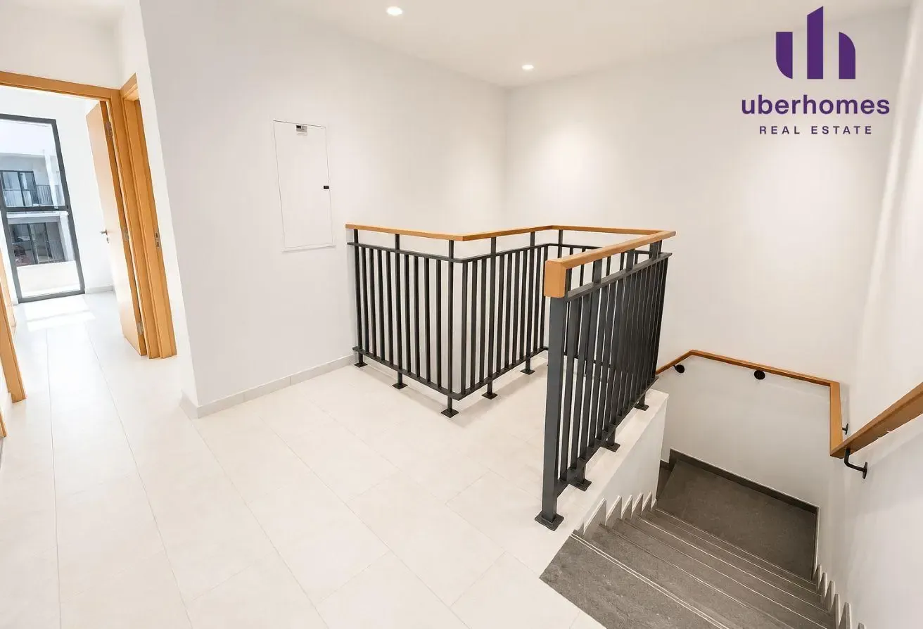Single Row | Corner Unit | Vacant