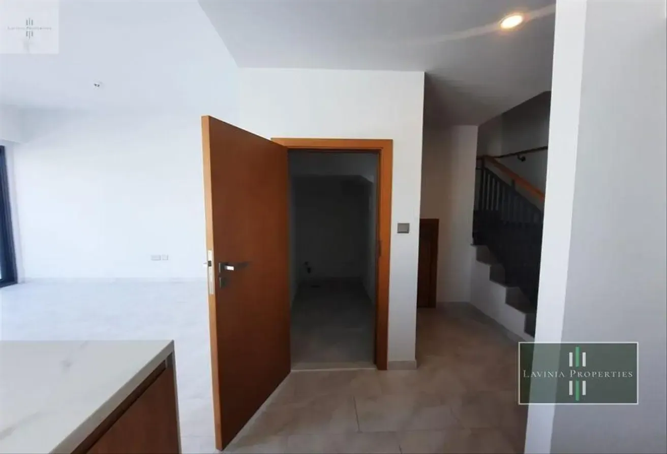 END UNIT | SPACIOUS | VACANT | VASTU | MAKE OFFER