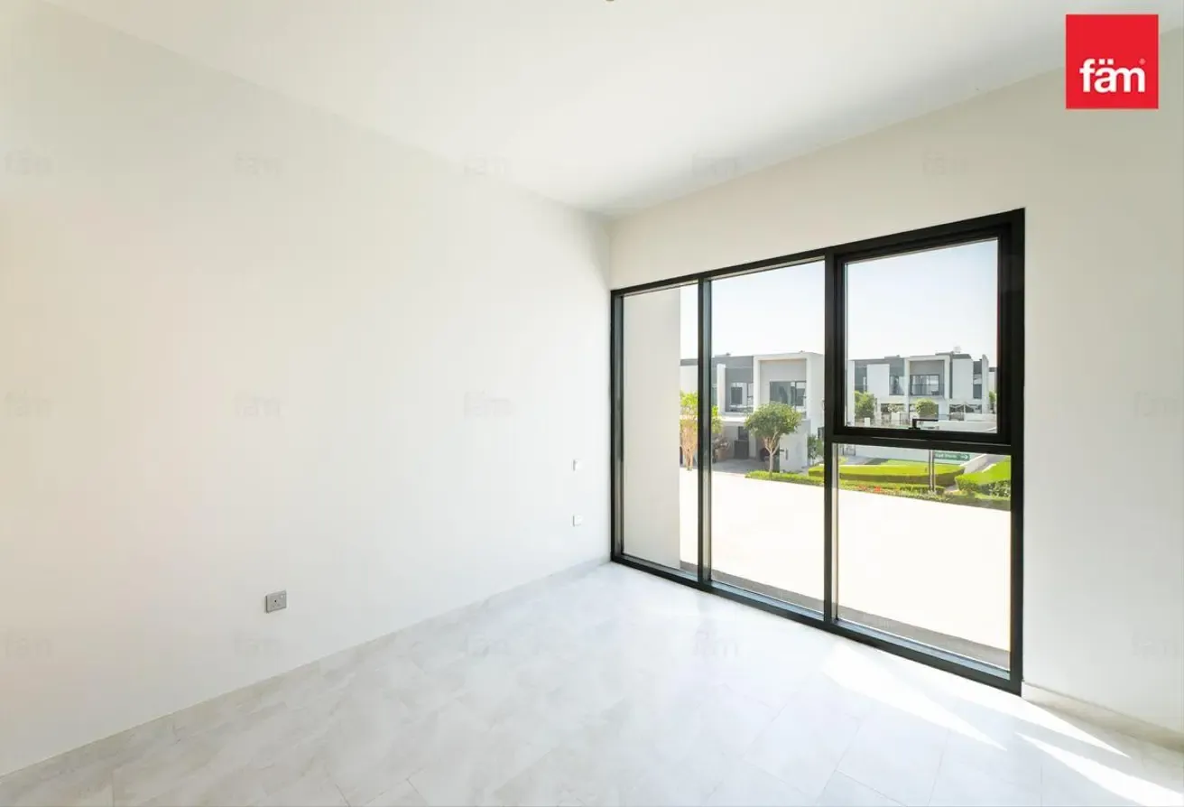 Spacious 4br + Maid | Ready To Move | La Rosa 6