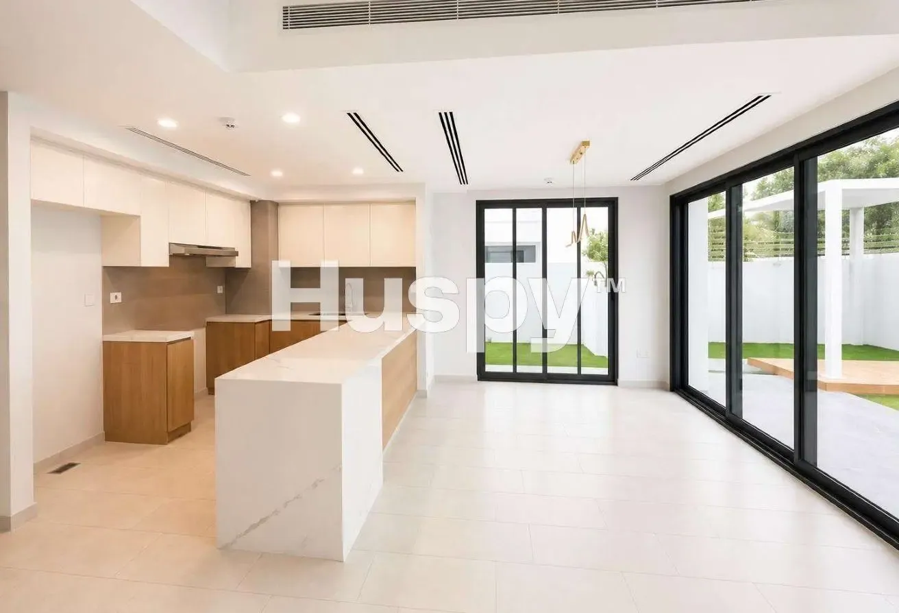 Large Plot | Multiple Cheques | Near Pool and Park