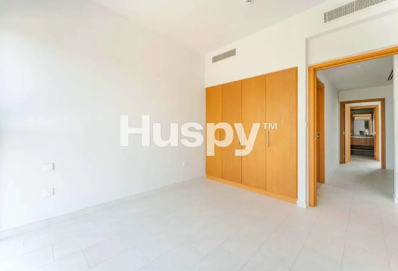 Large Plot | Multiple Cheques | Near Pool and Park