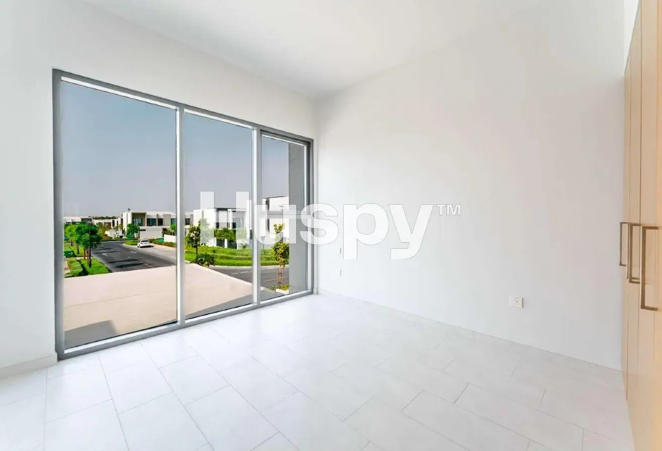 Large Plot | Multiple Cheques | Near Pool and Park