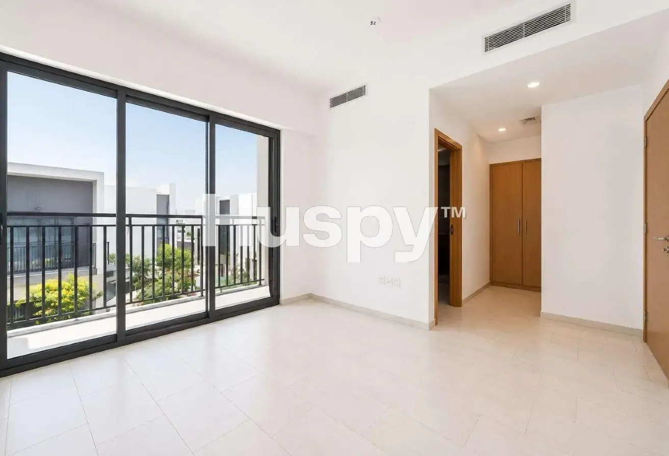 Large Plot | Multiple Cheques | Near Pool and Park