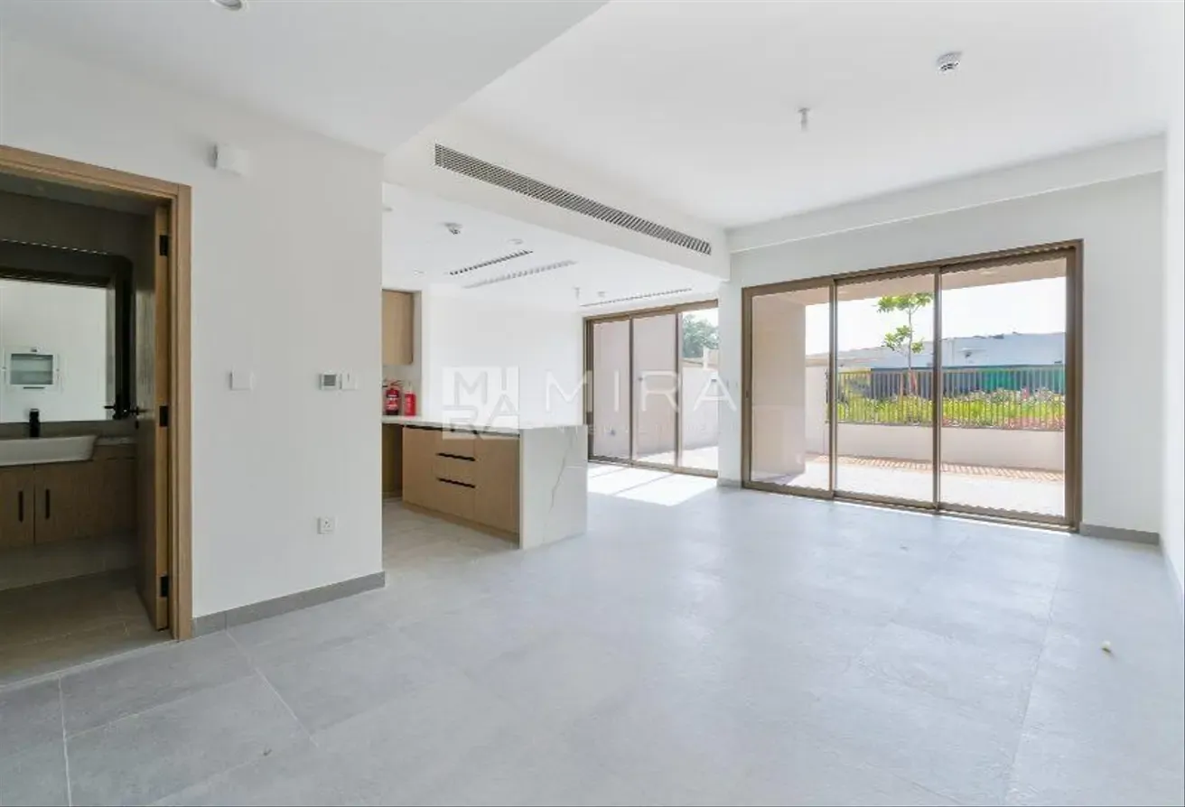 Spacious 3 BR Townhouse for Rent in La Rosa 6