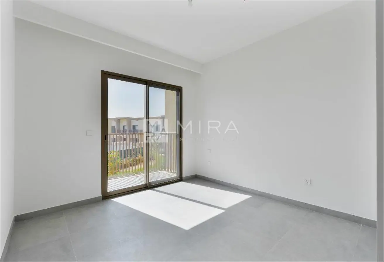 Spacious 3 BR Townhouse for Rent in La Rosa 6