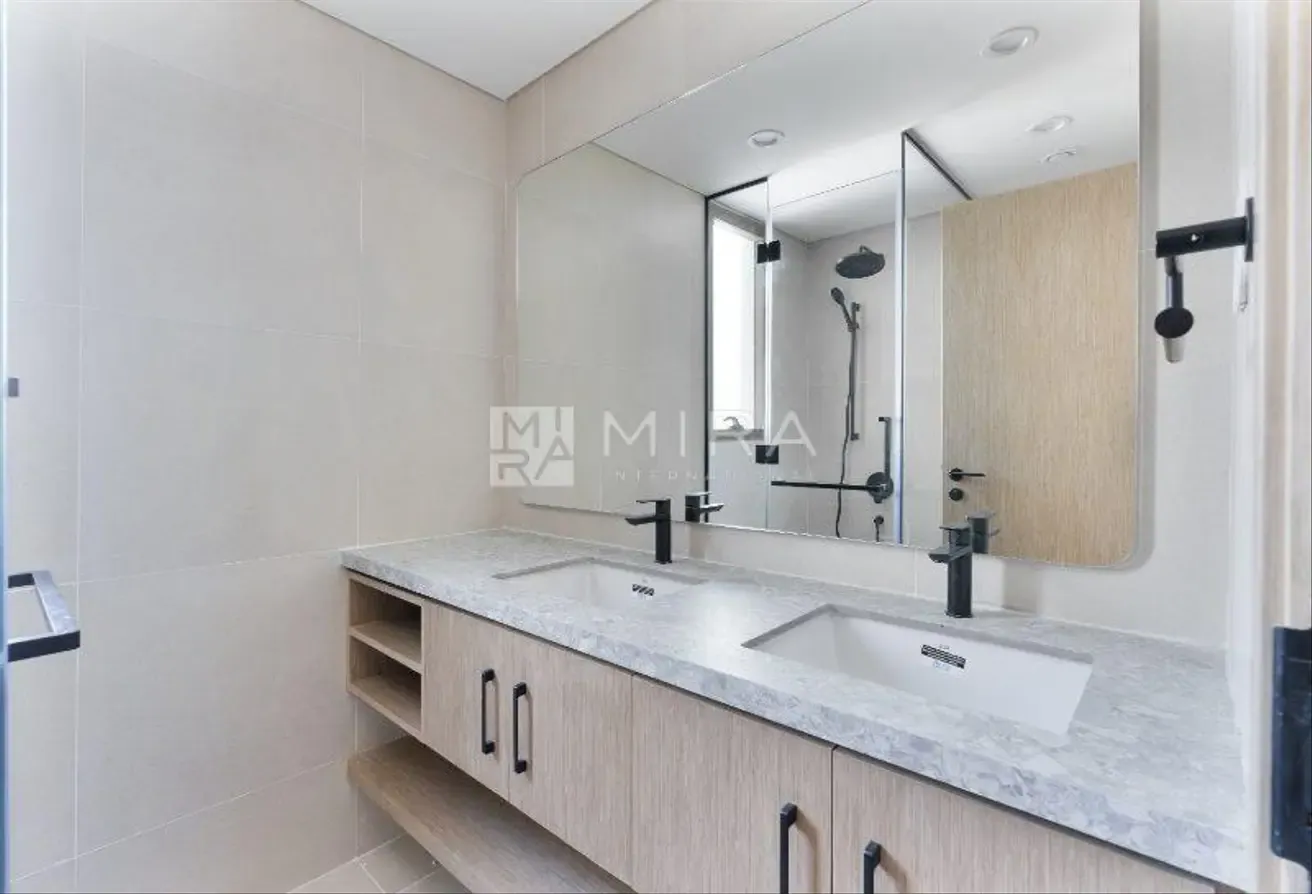Spacious 3 BR Townhouse for Rent in La Rosa 6