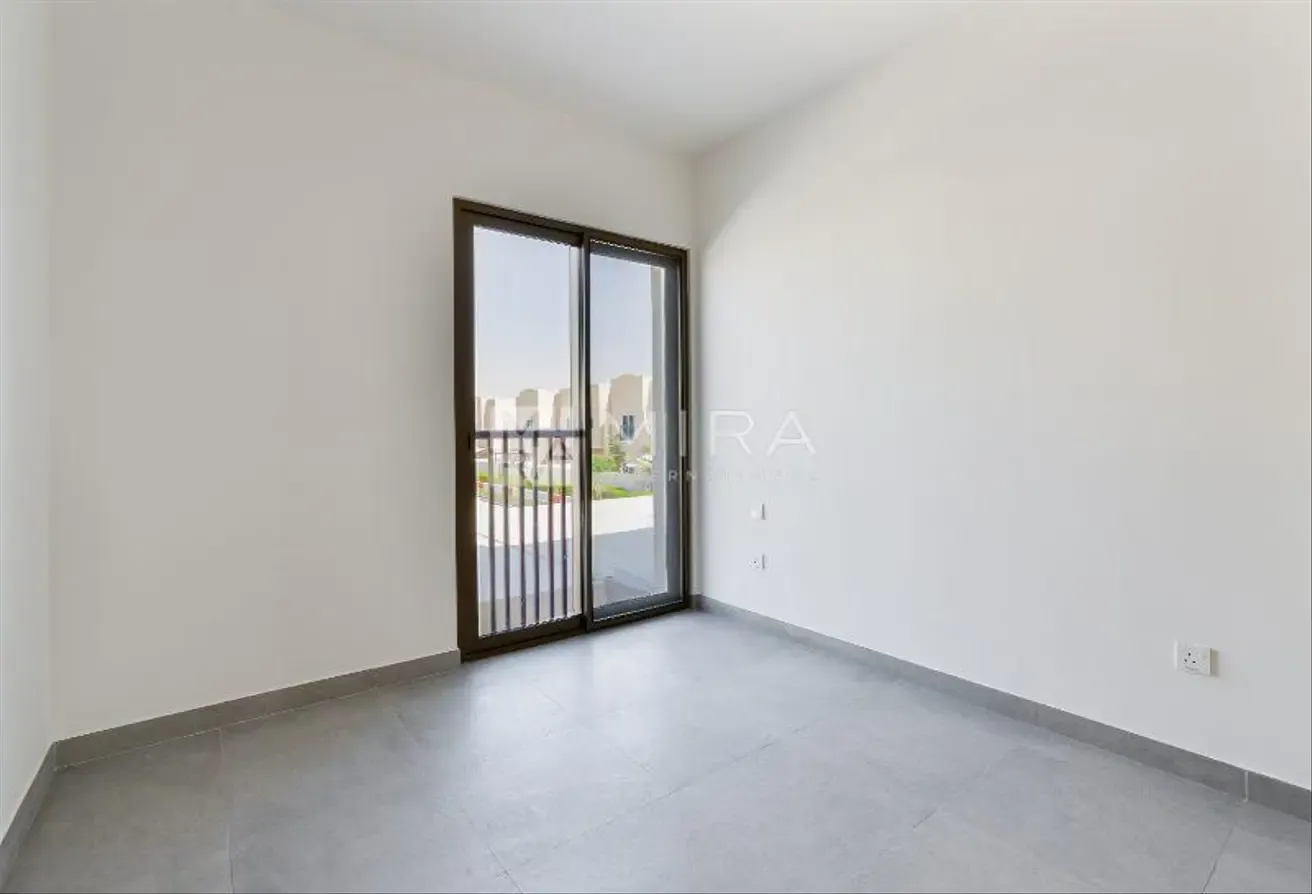Spacious 3 BR Townhouse for Rent in La Rosa 6