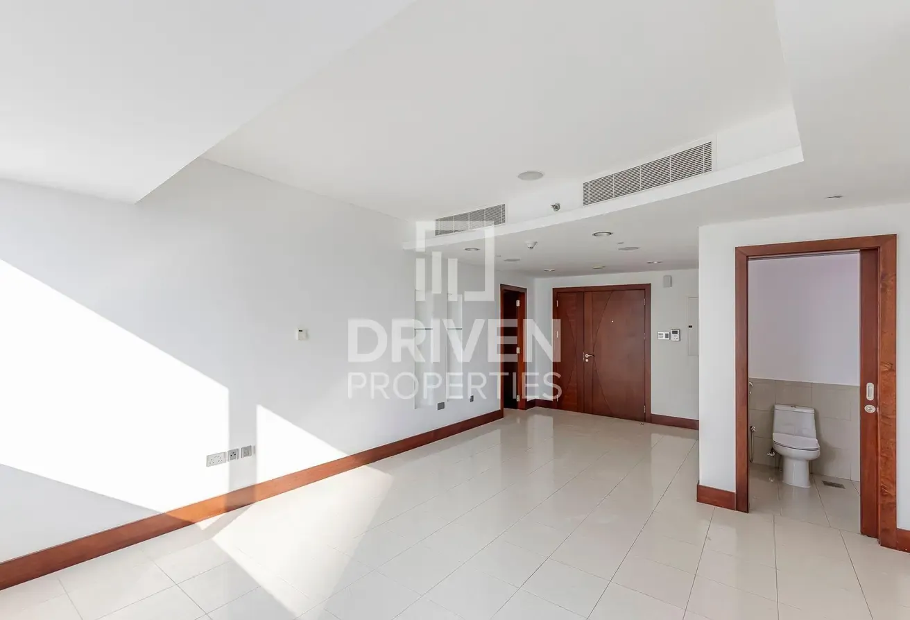 Elegant Unit | Exceptional Residence | Vacant