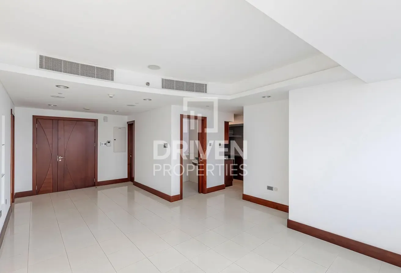 Elegant Unit | Exceptional Residence | Vacant