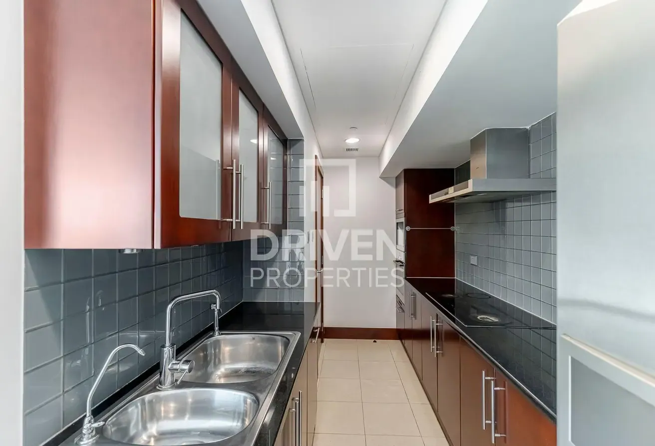 Elegant Unit | Exceptional Residence | Vacant