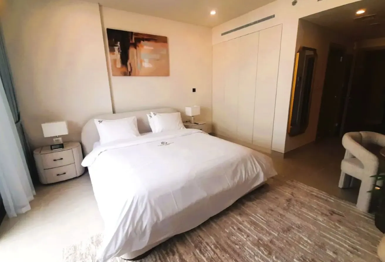 Stylish Studio Apartment / High Floor / Brand new