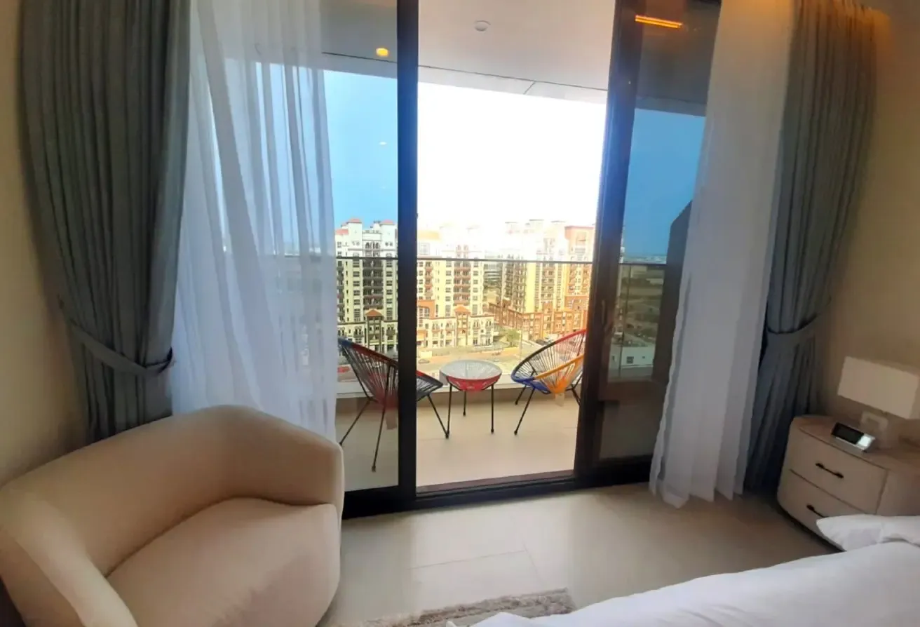 Stylish Studio Apartment / High Floor / Brand new