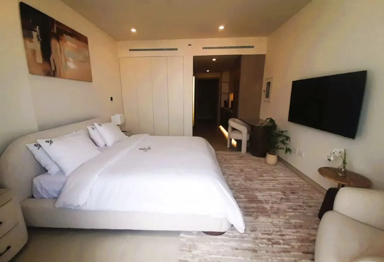 Stylish Studio Apartment / High Floor / Brand new