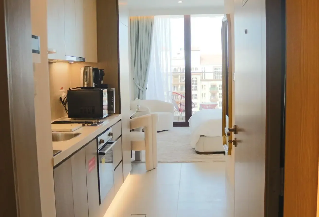 Stylish Studio Apartment / High Floor / Brand new