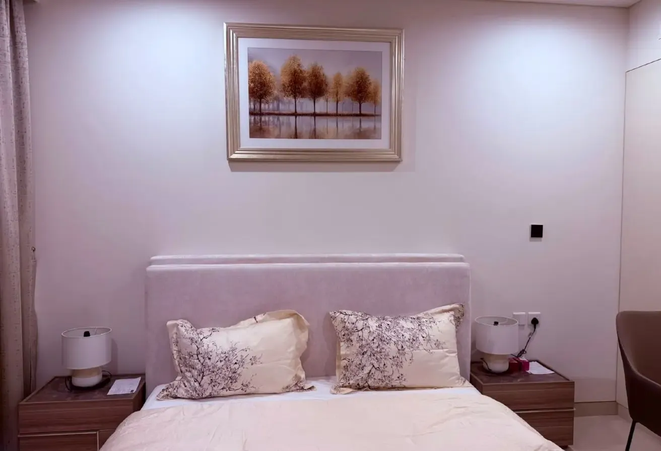 Fully furnished / High Floor / Brand new / Balcony
