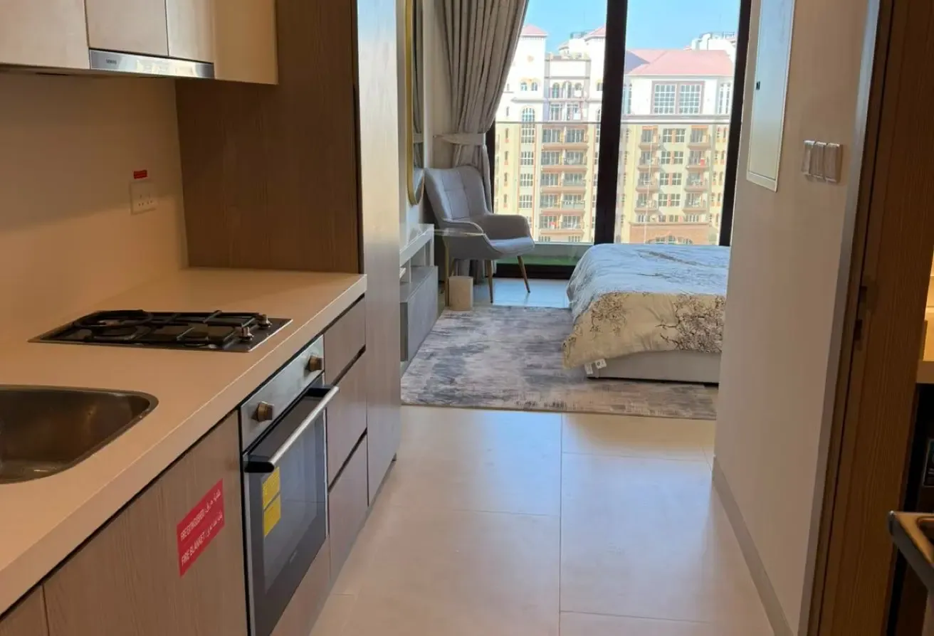 Fully furnished / High Floor / Brand new / Balcony