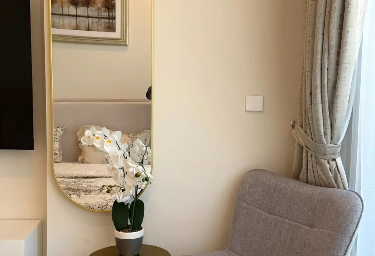 Fully furnished / High Floor / Brand new / Balcony