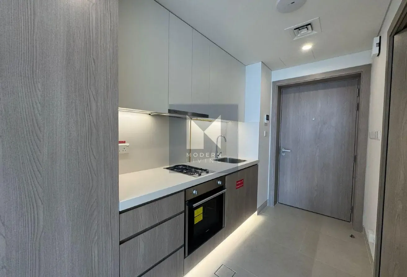 Smart Layout Studio | Vacant | Brand New