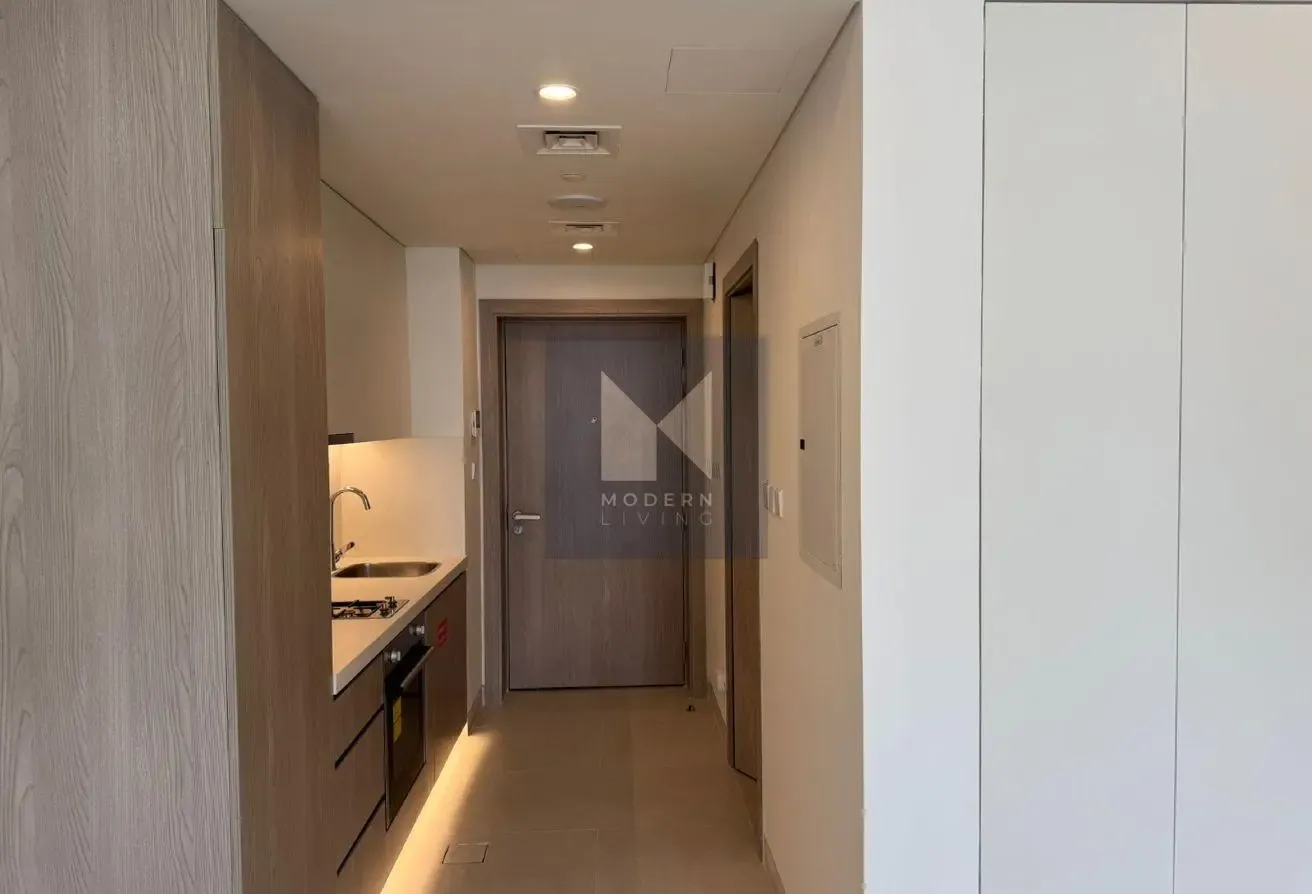 Smart Layout Studio | Vacant | Brand New
