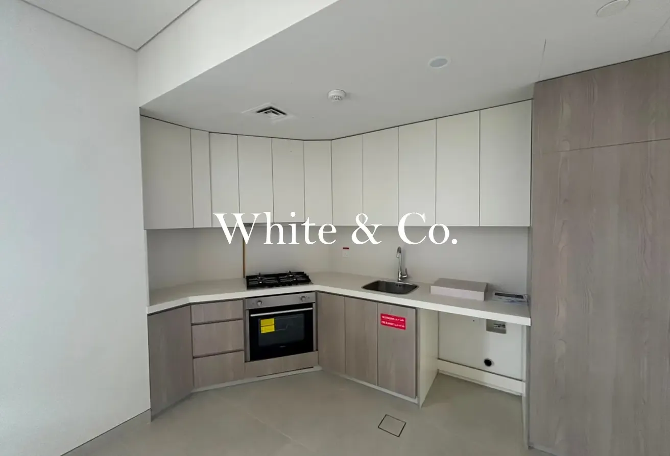 | Corner Unit | Unfurnished | Golf View |