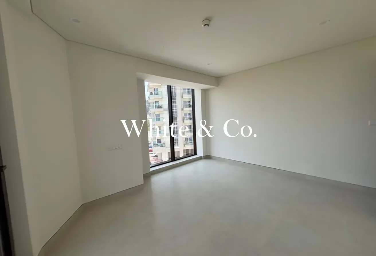 | Corner Unit | Unfurnished | Golf View |