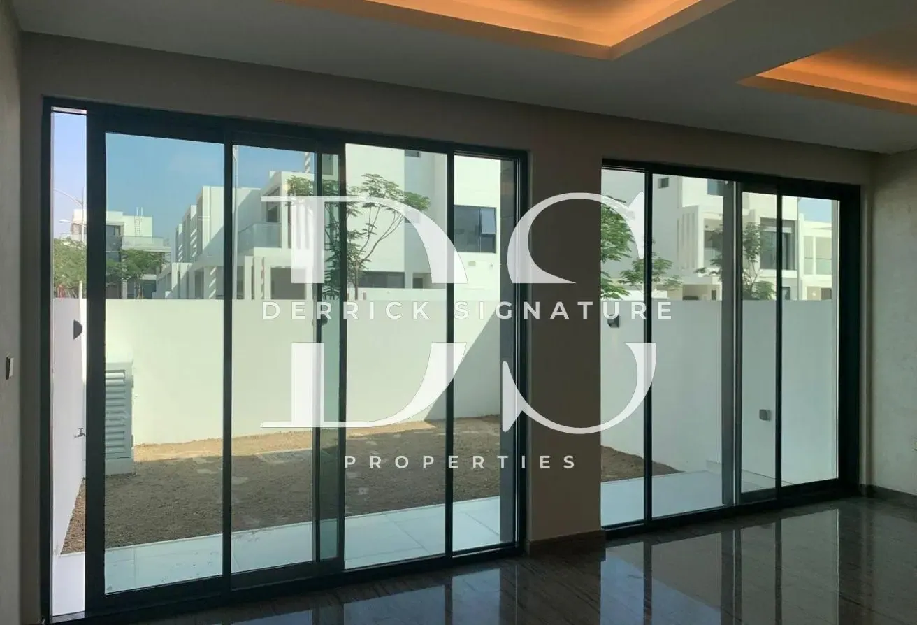 Modern 3BR | Single Row | Close to Amenities!