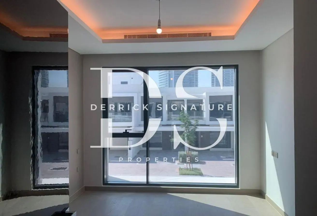 Modern 3BR | Single Row | Close to Amenities!