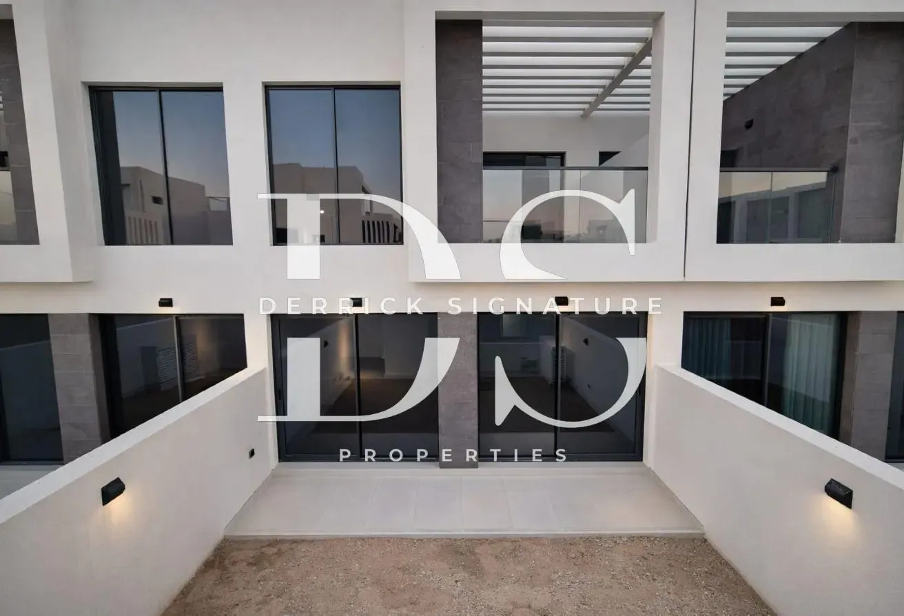 Modern 3BR | Single Row | Close to Amenities!