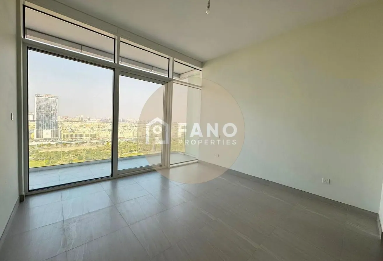 Ready to Move - Near Max Metro - Spacious