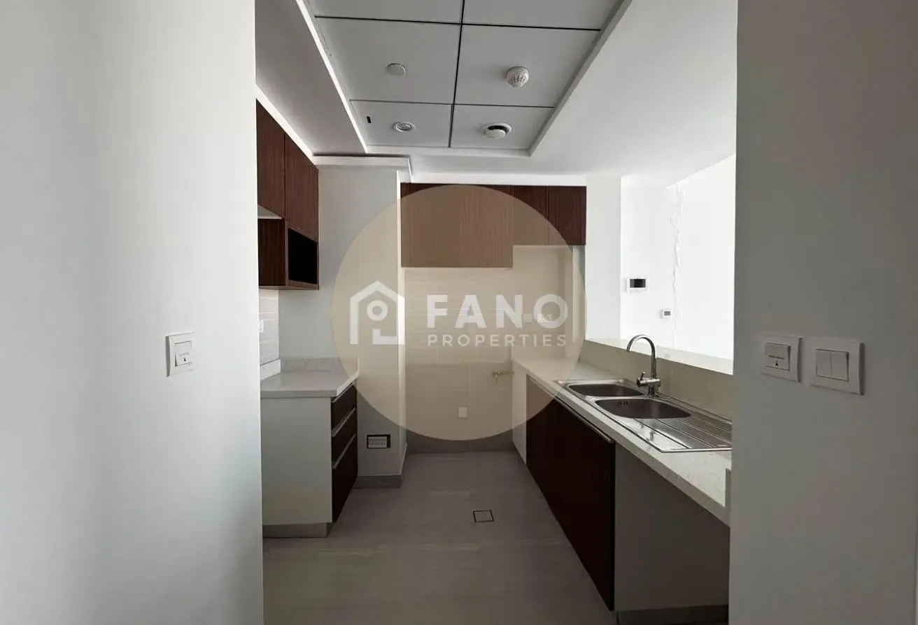 Ready to Move - Near Max Metro - Spacious