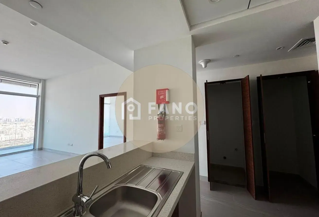 Ready to Move - Near Max Metro - Spacious