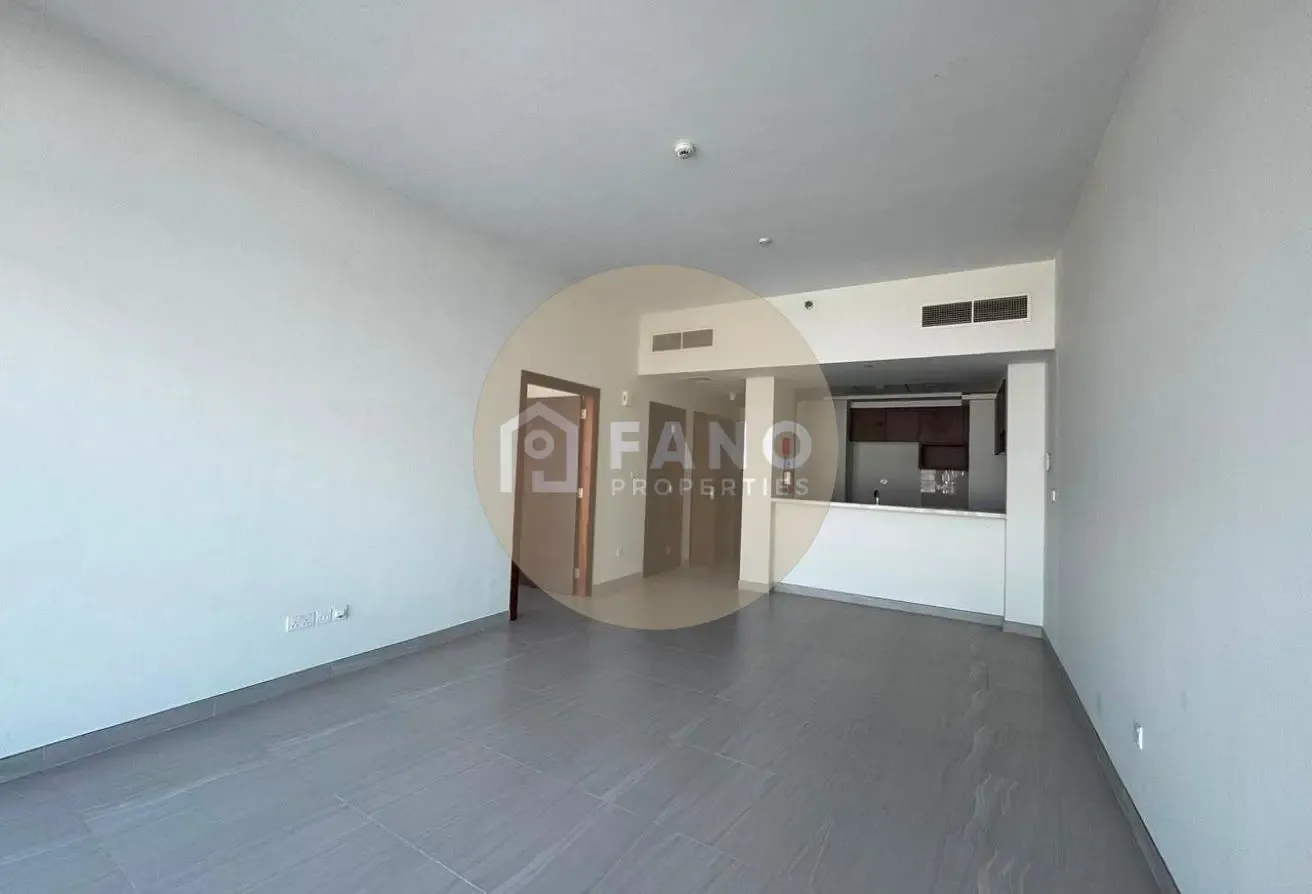 Ready to Move - Near Max Metro - Spacious