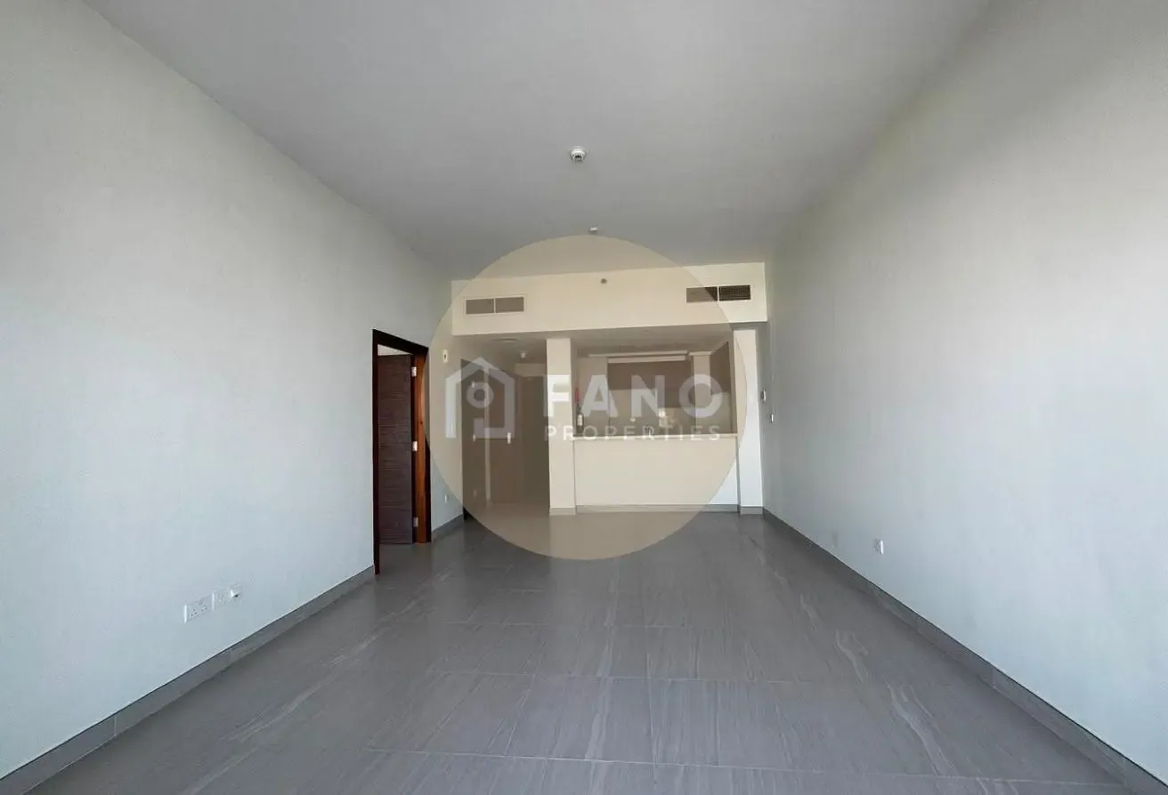 Ready to Move - Near Max Metro - Spacious