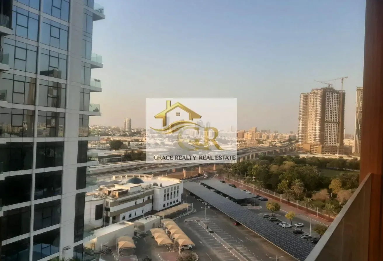 Luxury 2BR + Maid | Near Metro | Middle Unit