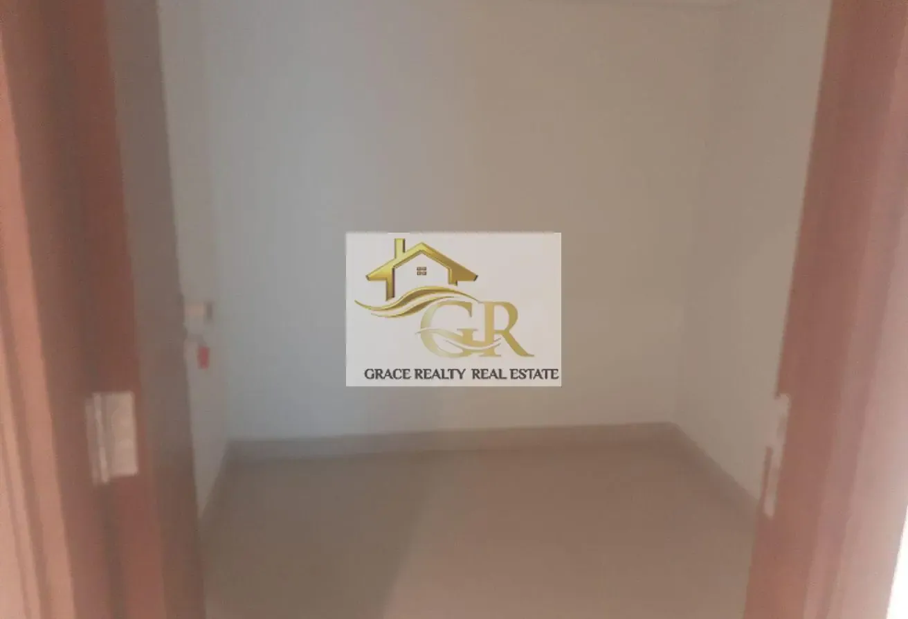 Luxury 2BR + Maid | Near Metro | Middle Unit