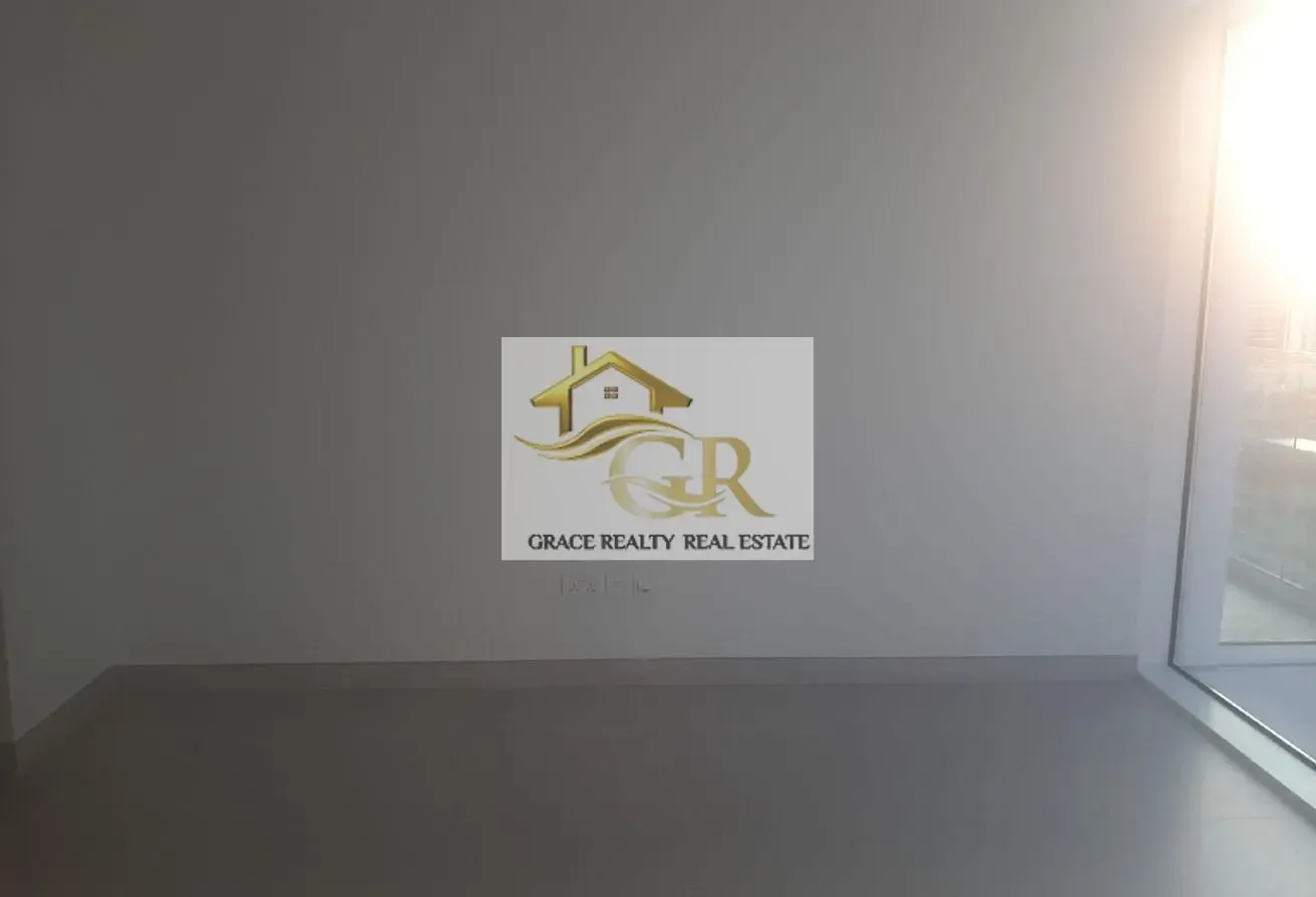 Luxury 2BR + Maid | Near Metro | Middle Unit