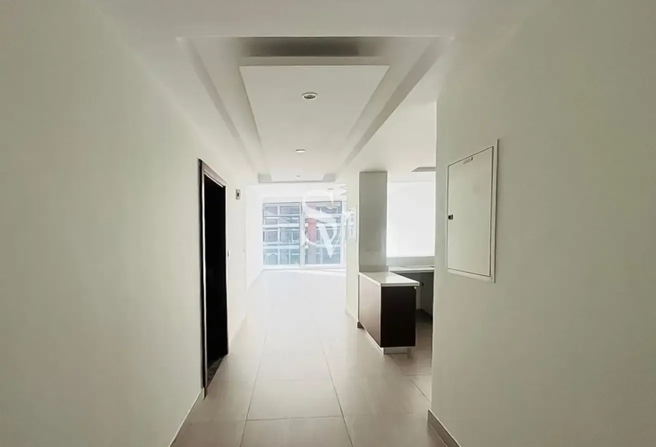 Vacant Unit | Near Metro | Maid Room | Mid Floor