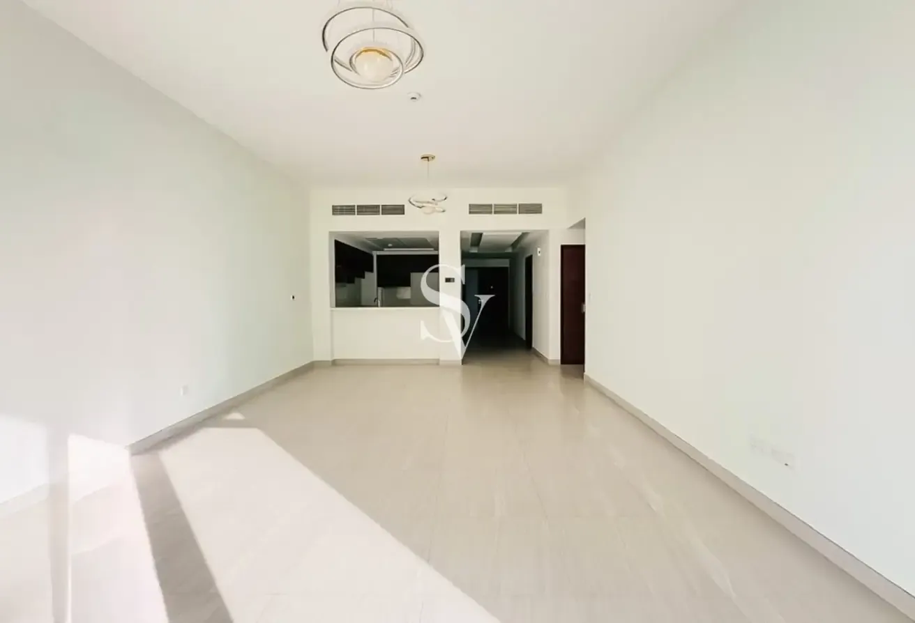 Vacant Unit | Near Metro | Maid Room | Mid Floor