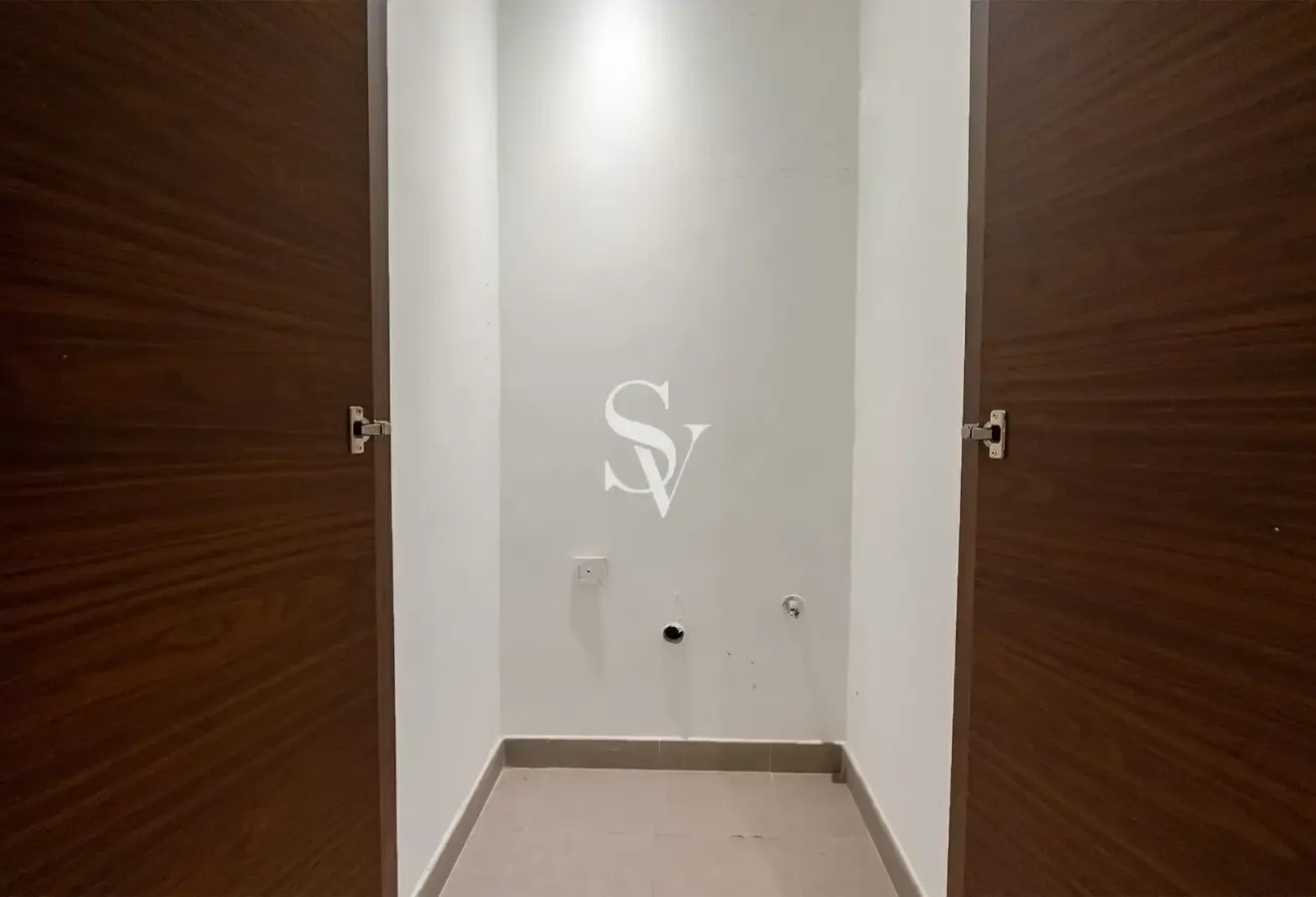 Vacant Unit | Near Metro | Maid Room | Mid Floor