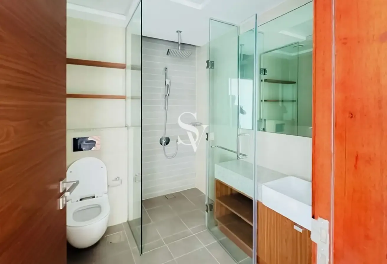 Vacant Unit | Near Metro | Maid Room | Mid Floor
