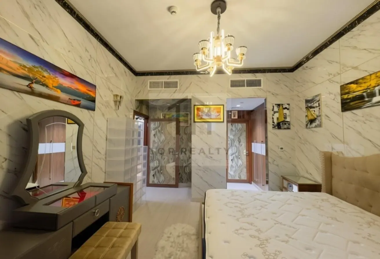 Stylish 1BR Upgraded | Furnished | Negotiable