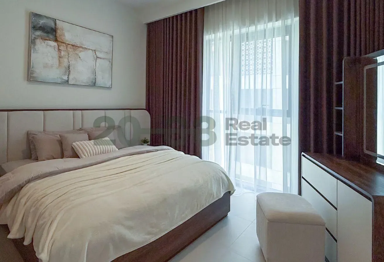 Community View l Vacant Unit l Refined Interiors