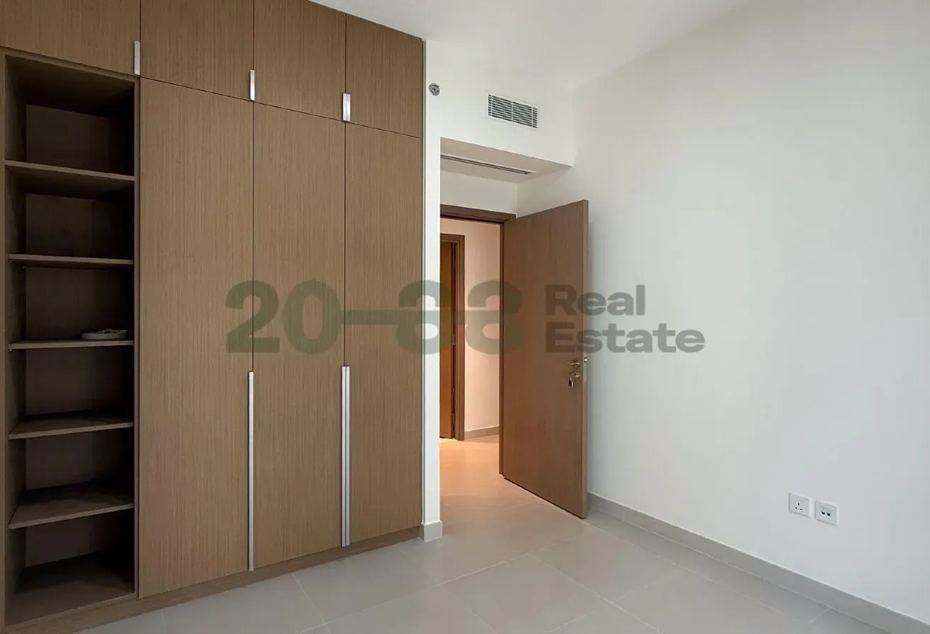 Community View l Vacant Unit l Refined Interiors