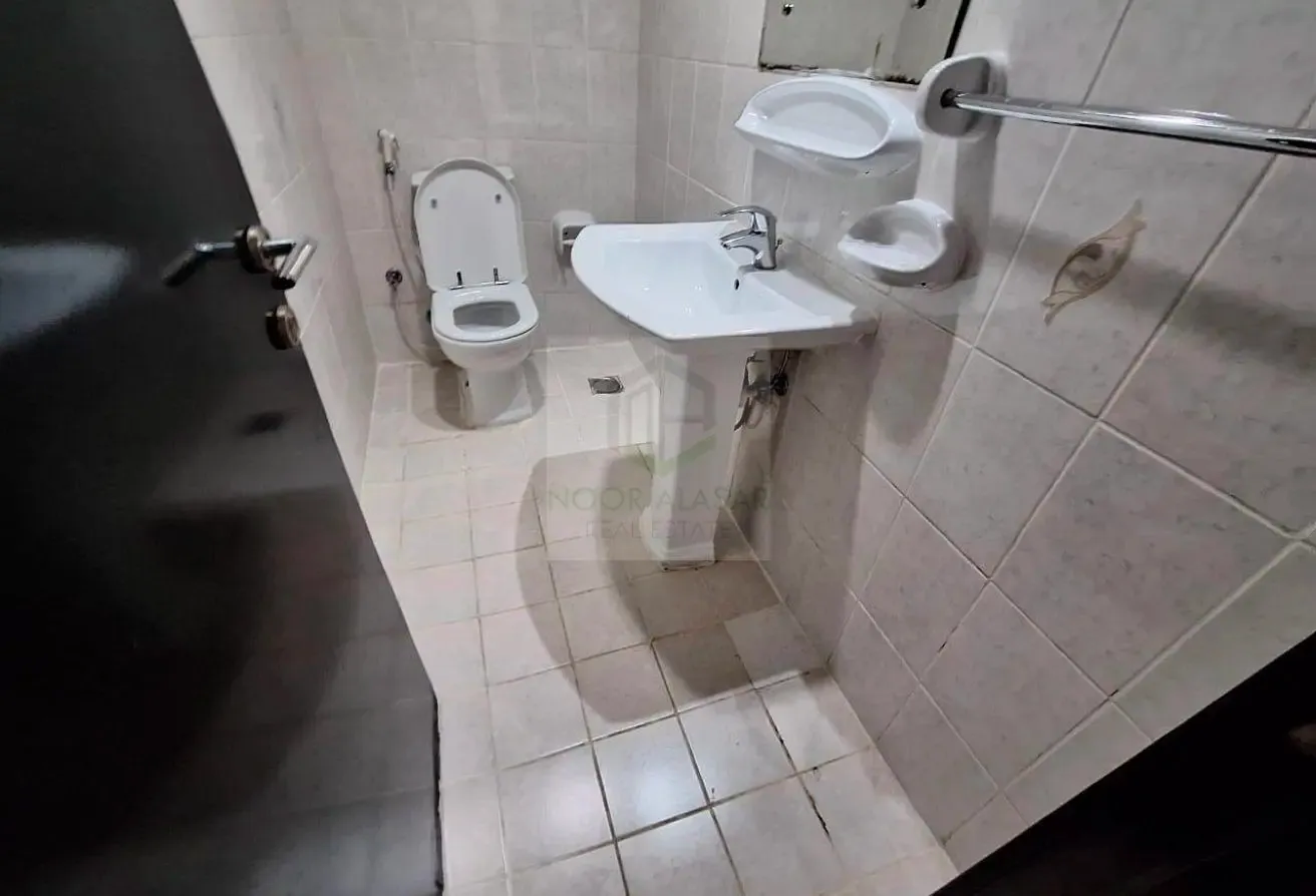Bright & Spacious 3BHK | Metro Connectivity | 90K