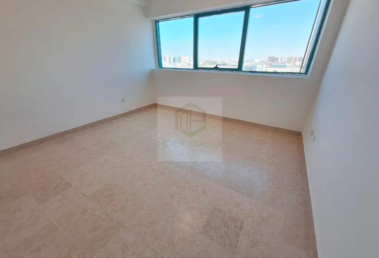 Bright & Spacious 3BHK | Metro Connectivity | 90K